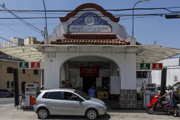 Localizado na Aclimação, o posto é um dos primeiros a serem construídos na capital, em 1930, ainda numa época que rodavam poucos carros rodam pela capital do estado