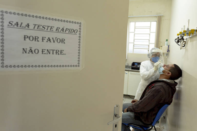 Realização de testes de Covid em hospital de São Paulo