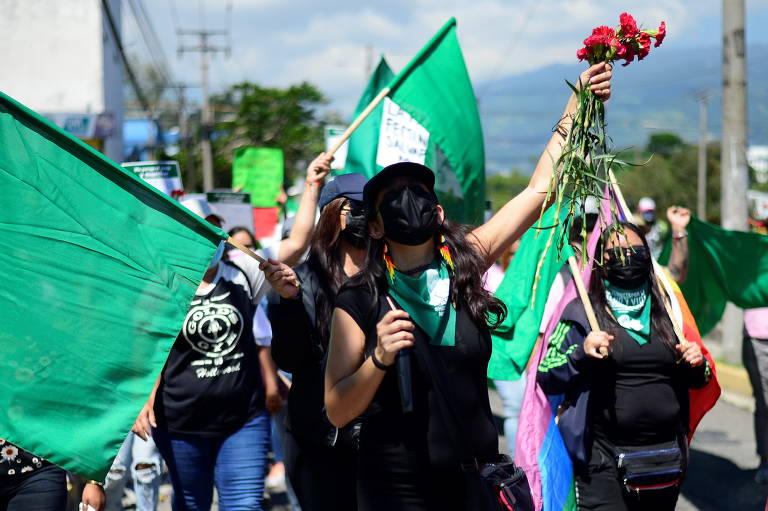 Marcha de mulheres em San Salvador, capital de El Salvador
