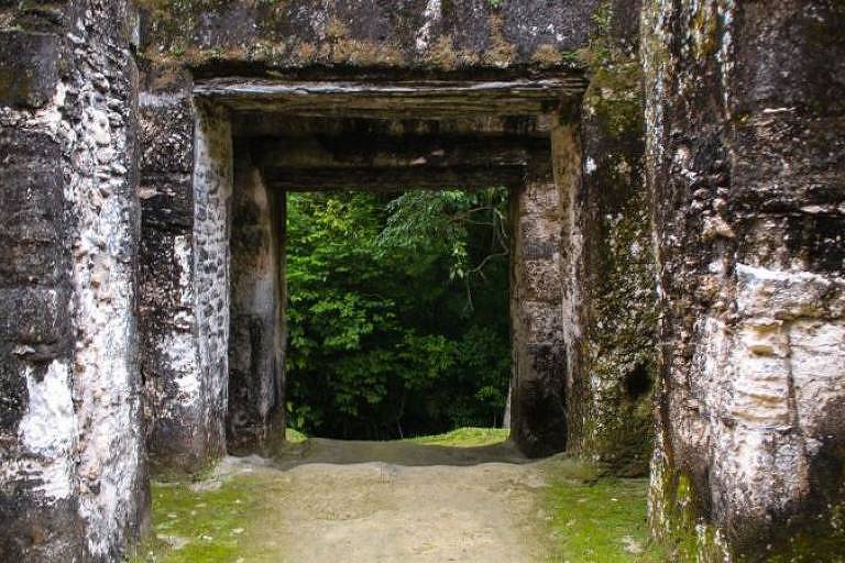 Lar de até 240 mil pessoas em seu apogeu no século 8, Tikal foi abandonada por volta de 900 d.C.