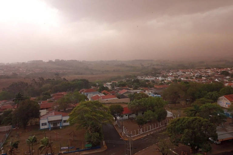 Tempestade de areia cobre região de Presidente Prudente, a 556 km de São Paulo; região centro-oeste do estado terá um mês de abril com temperaturas de até 35°C