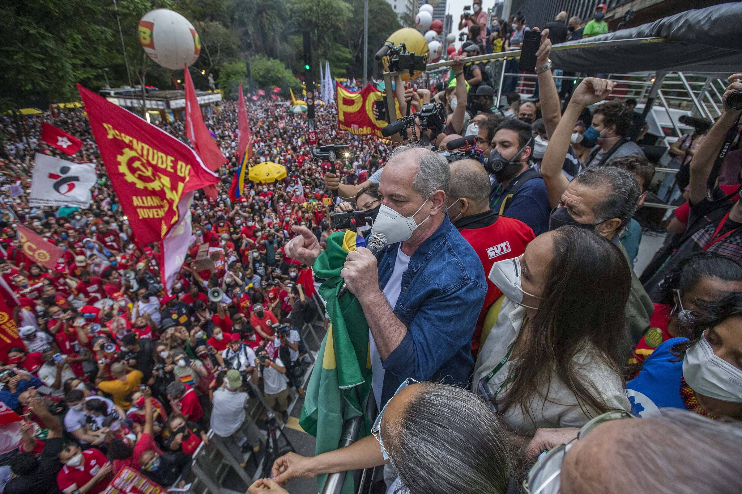 Ciro minimiza ataque em ato em SP e prop e tr gua com PT para