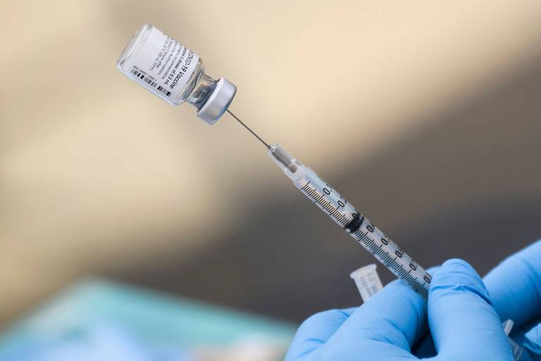 Dose de reforço contra a Covid dificulta iniciativas para convencer não vacinados nos EUA