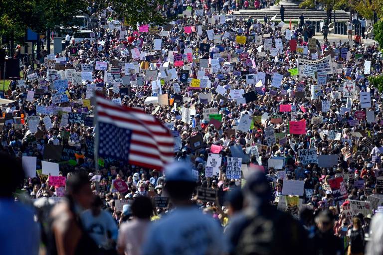 Manifestantes participam de marcha das mulheres pelo direito ao aborto em Washington, capital dos EUA