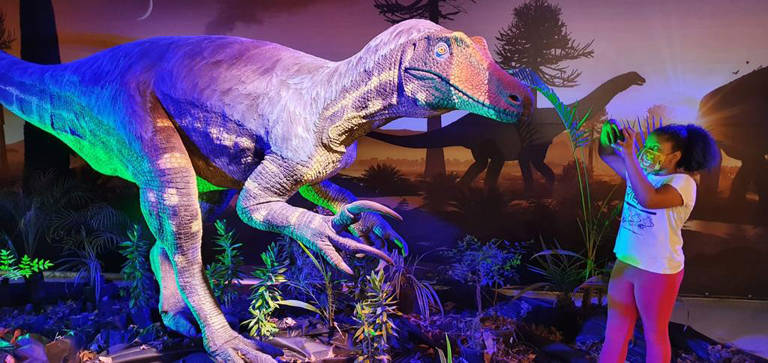 Dinossauro descoberto em Uberaba ganha reconstrução artística