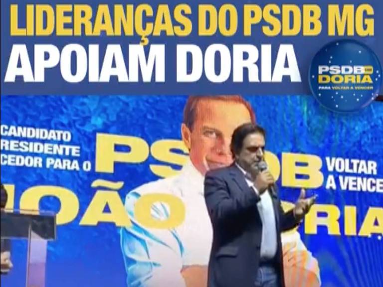 O deputado federal Domingos Sávio (PSDB) com foto do governador de São Paulo, João Doria ao fundo,
