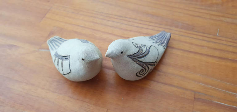 Pássaros de cerâmica podem ser modelados por crianças em uma oficina do Museu da Imigração que acontece neste sábado (9)