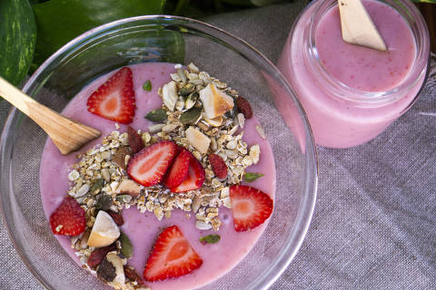 Iogurte vegano de morangos com receita de Luisa Mafei