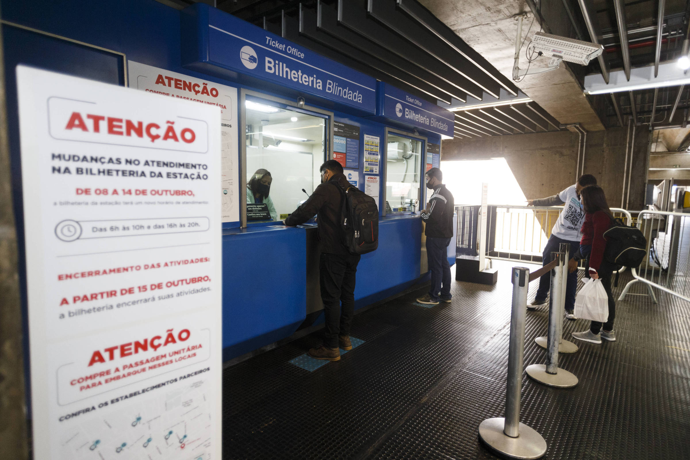 Bilheterias de 16 estações do metrô fecharão mais cedo a partir de  segunda-feira, 15, Mobilidade Estadão