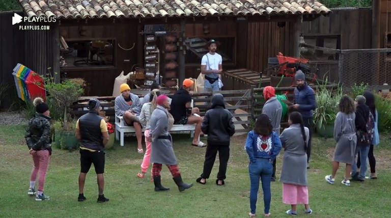 A Fazenda: roça de Rico, MC Gui, Tati e Sthefane tem chuva de bate-boca