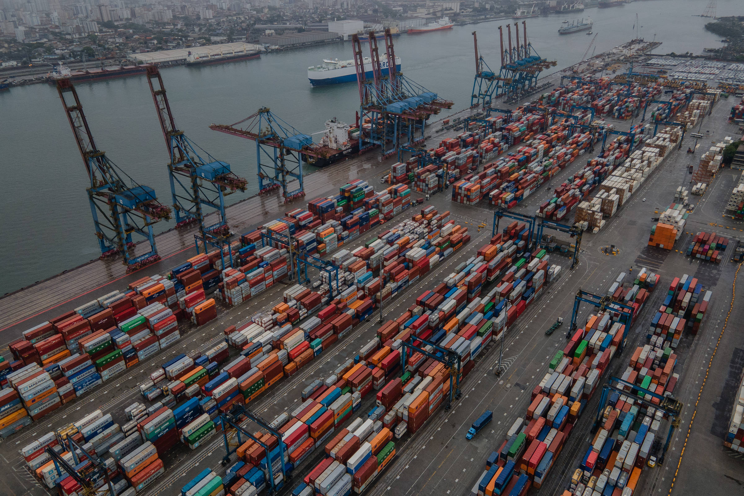 JBS avalia terminal em Santos para ser grande operador portuário