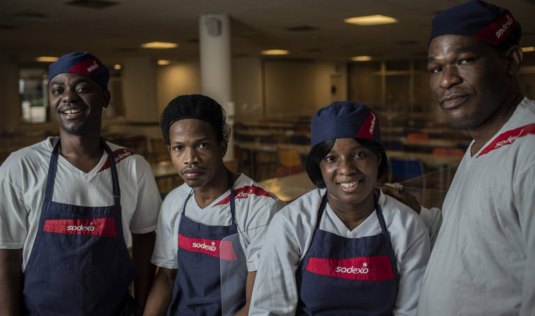 Refugiados haitianos trabalham em restaurante da Sodexo On-site em São Paulo