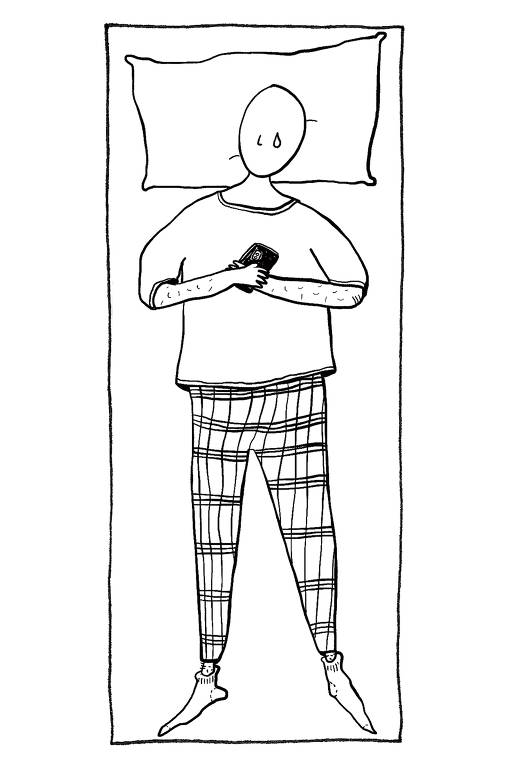 Ilustração e preto e branco mostra pessoa deitada em uma cama, vestindo pijama. Ela segura um celular sobre a barriga e uma lágrima desce pelo seu rosto.