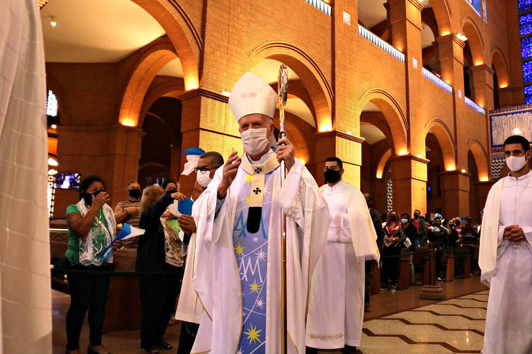 Pátria amada não pode ser pátria armada, diz arcebispo em Aparecida antes de visita de Bolsonaro