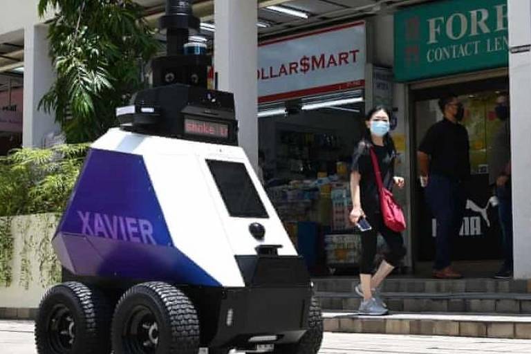 Os polêmicos 'robôs policiais' que vigiam cidadãos em Singapura