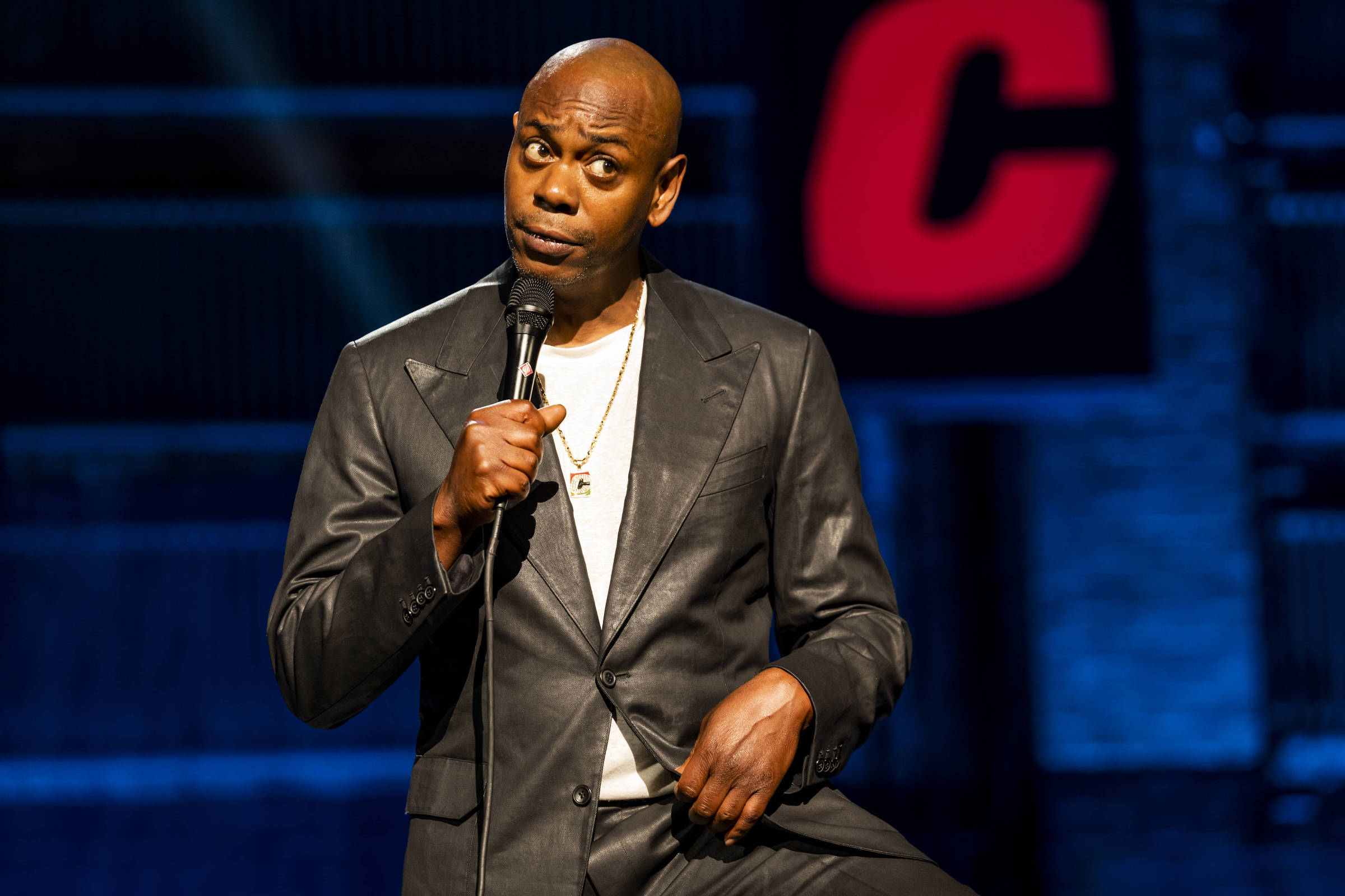 Entenda a polêmica de Dave Chappelle e as críticas da comunidade LGBTQIA+ -  19/10/2021 - Ilustrada - Folha