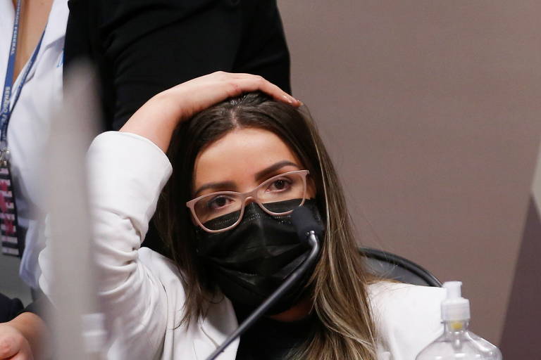 Diretora da Precisa Medicamentos, Emanuela Batista Medrades durante depoimento na CPI da Covid