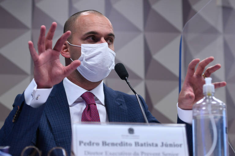 Diretor da Prevent Senior, Pedro Benedito Batista Júnior, em depoimento na CPI, nega pressão para médicos prescreverem 'tratamento precoce'