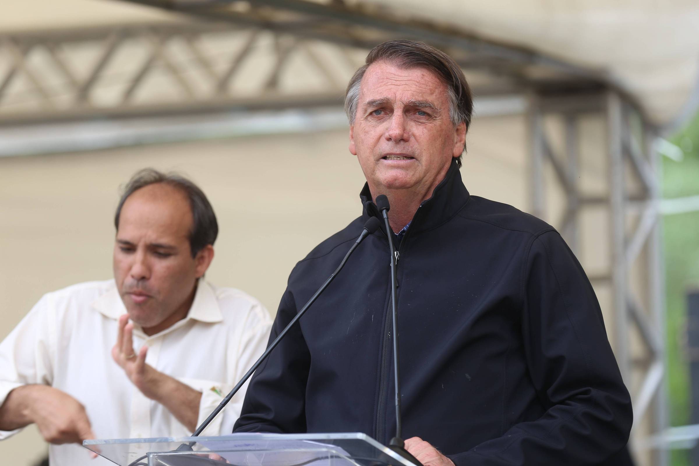 Bolsonaro diz que tomará hidroxicloroquina e ivermectina se pegar Covid de novo