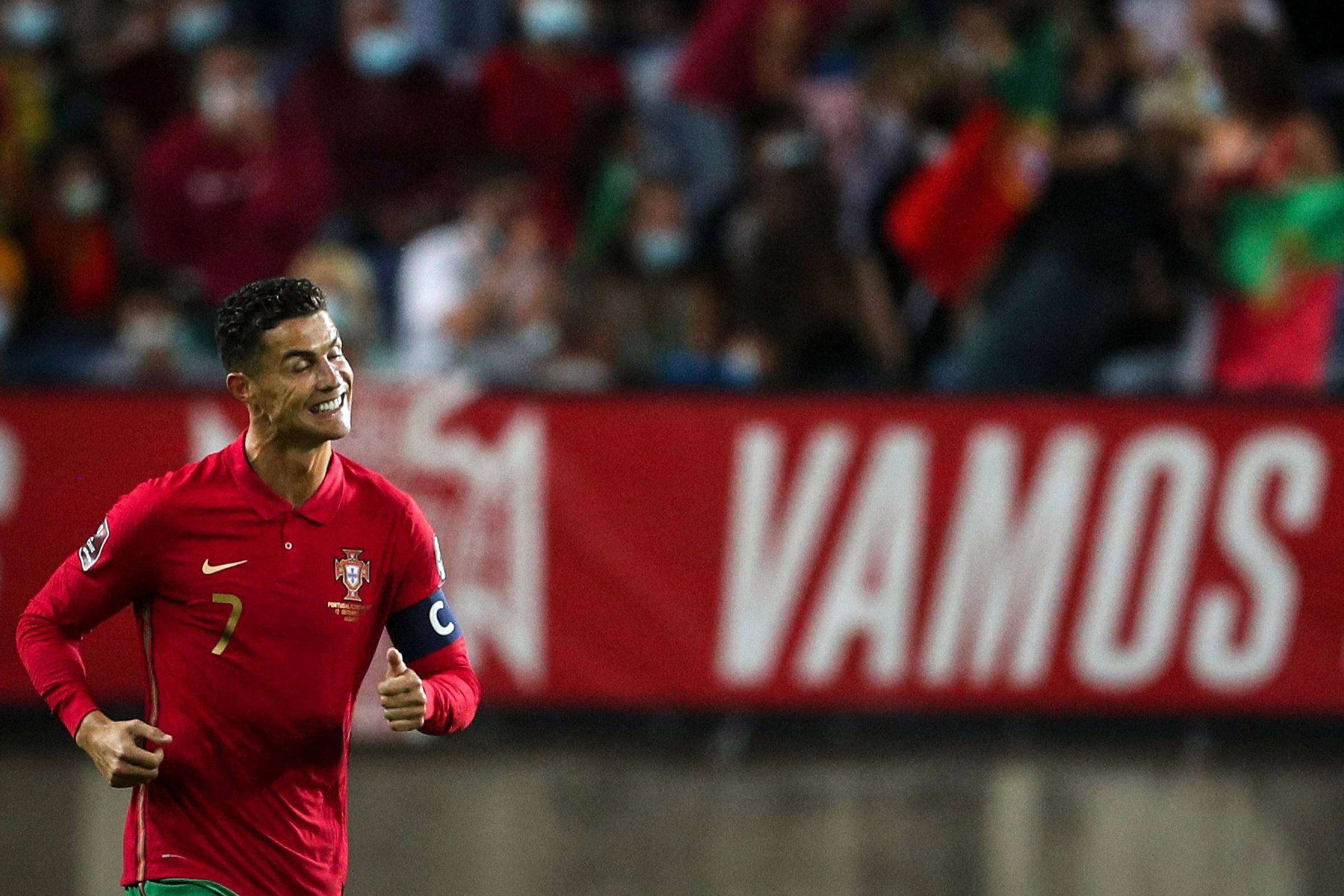Cristiano Ronaldo tenta bicicleta contra Luxemburgo
