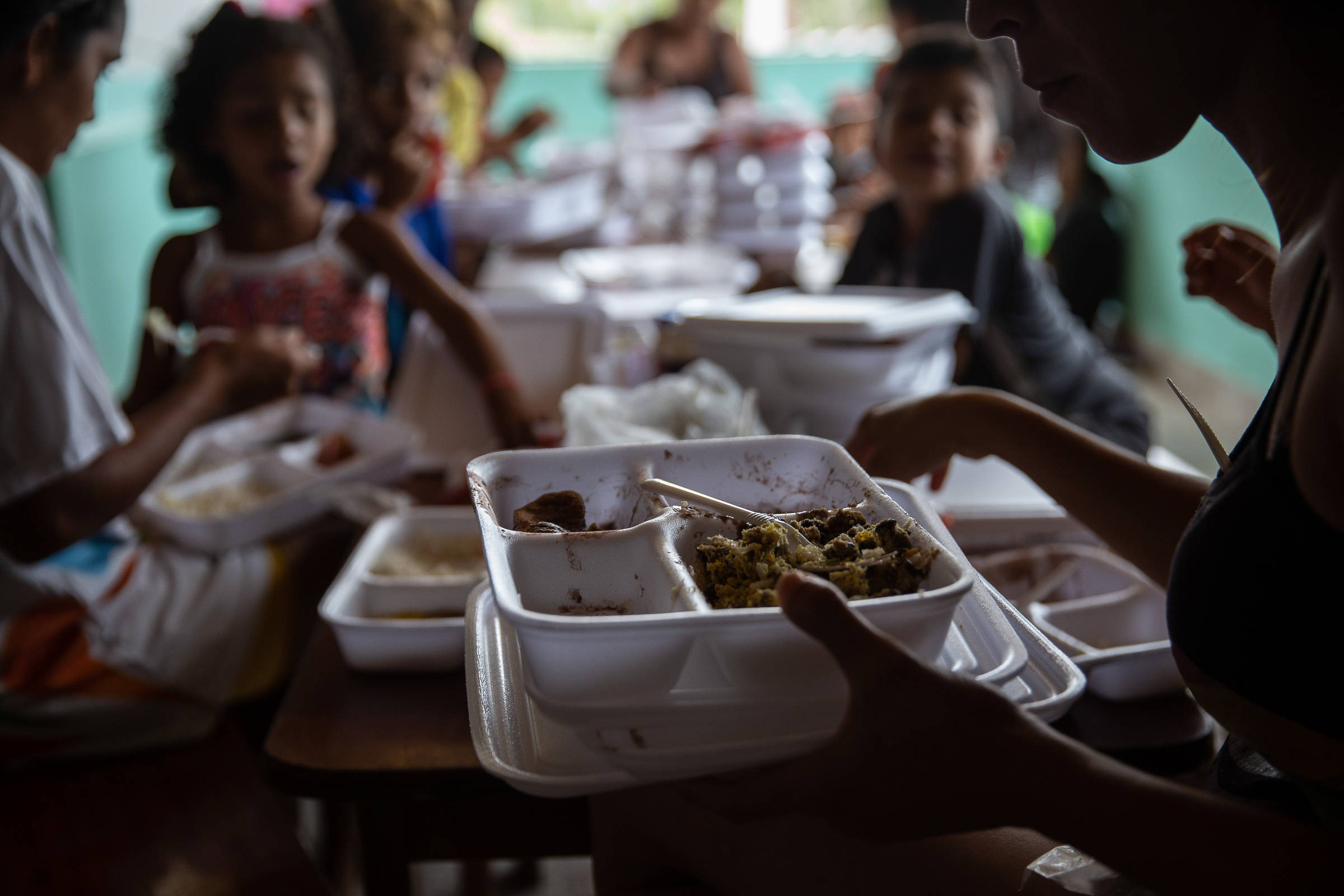 Cortes de Trump ameaçam ajuda a 50 mil refugiados na fronteira com a Venezuela