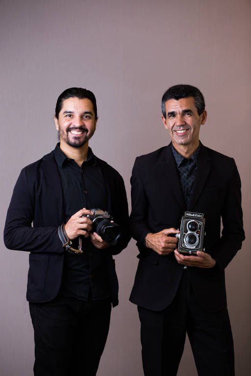 David Fernandes da Silva Santos e o pai Sebastião Teixeira Santos, que são fotógrafos