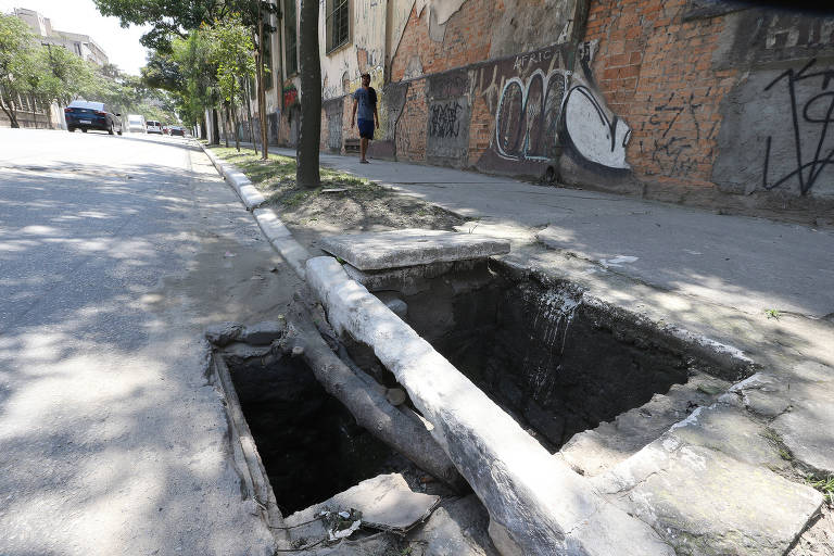 Grelha furtada na avenida Presidente Wilson, na zona leste