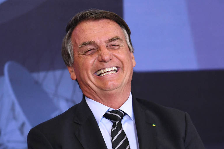 Ações de elétricas caem após Bolsonaro falar que vai mudar bandeira da conta de luz