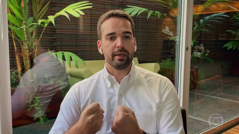 O governador do Rio Grande do Sul, Eduardo Leite (PSDB) durante entrevista com Pedro Bial na qual falou sobre sua orientação sexual, assumindo-se publicamente homossexual pela primeira vez. 