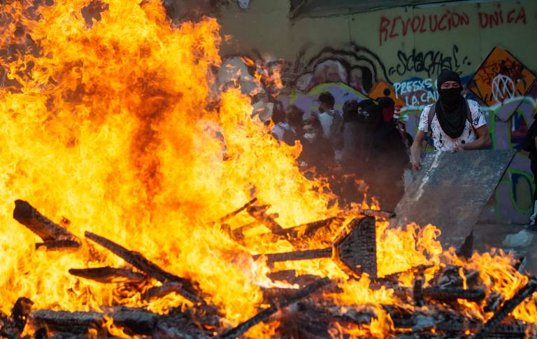 Em 2019, os protestos no Chile desembocaram na convocação da Constituinte, que nesta segunda deu início a comissões que vão formular leis