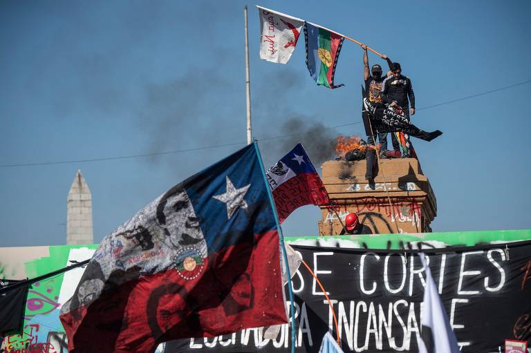 De acordo com informações do jornal La Nación, e ao menos 5.000 policiais foram mobilizados pelo país para acompanhar os atos