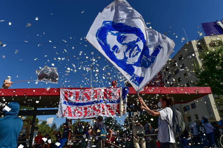 Os megaprotestos de 2019 deixaram mais de 30 mortos, dezenas de feridos e centenas de pessoas ficaram parcialmente cegas após serem atingidas por projéteis de borracha e spray de gás que policiais e soldados dispararam