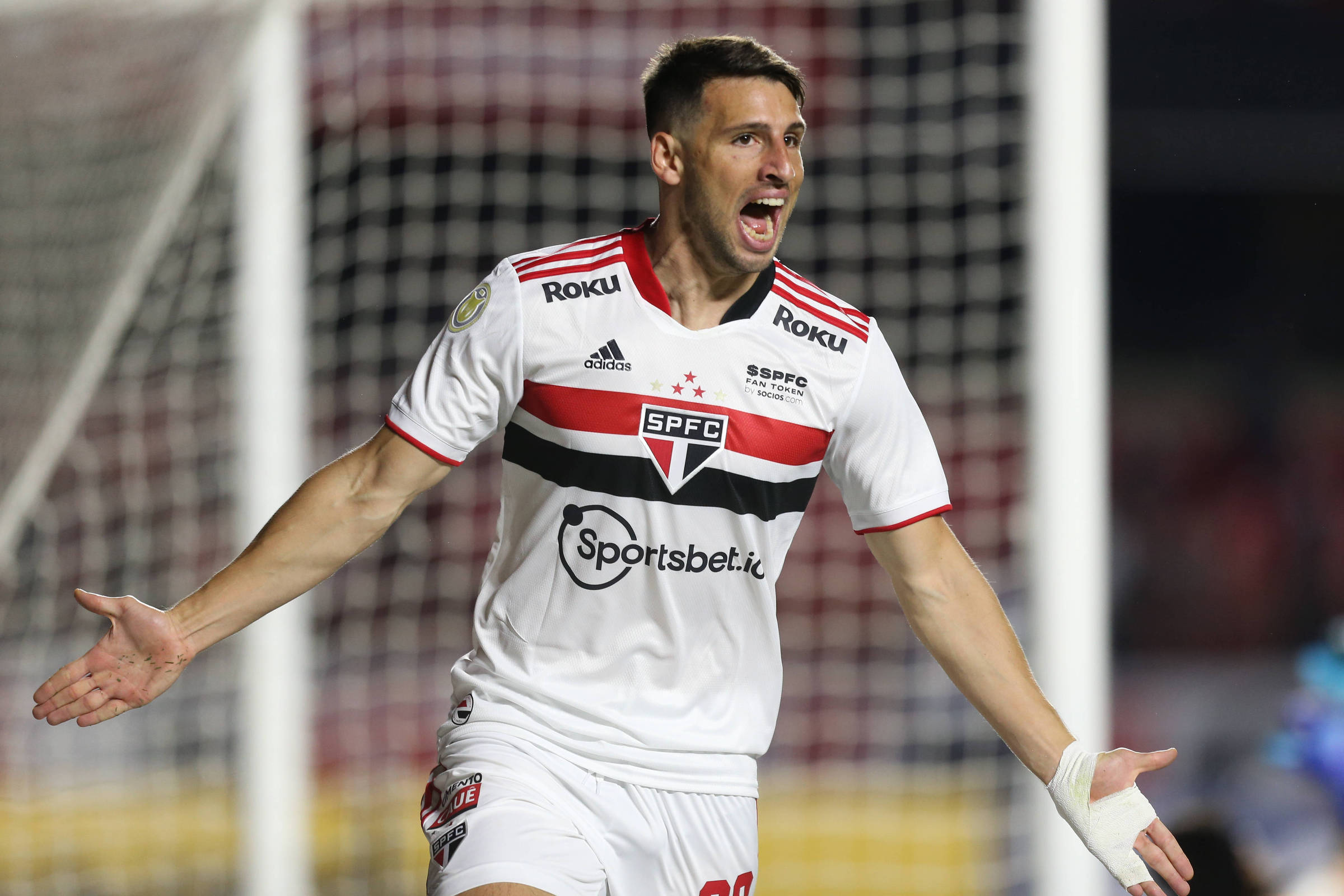 São Paulo vence o Corinthians no Morumbi e redes sociais são