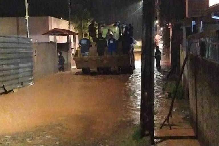Temporal causa danos em Minas Gerais e Defesa Civil faz alerta