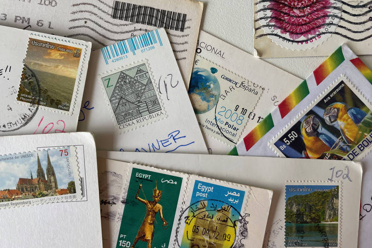 Cartões postais com selos 