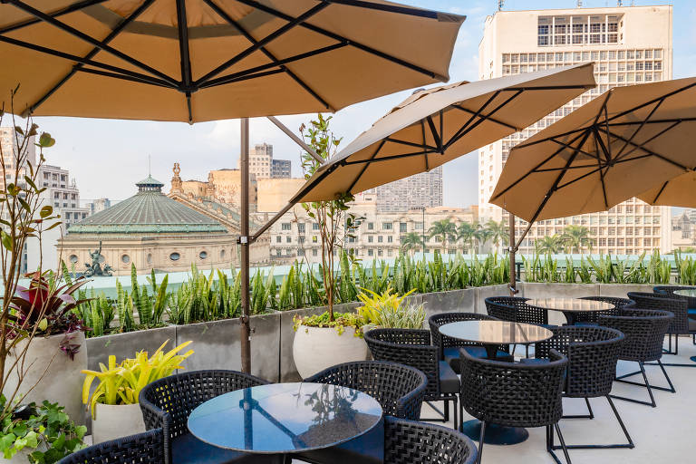 Novo rooftop paulistano, Lassù atrai com salão giratório e boa cozinha em  Santana