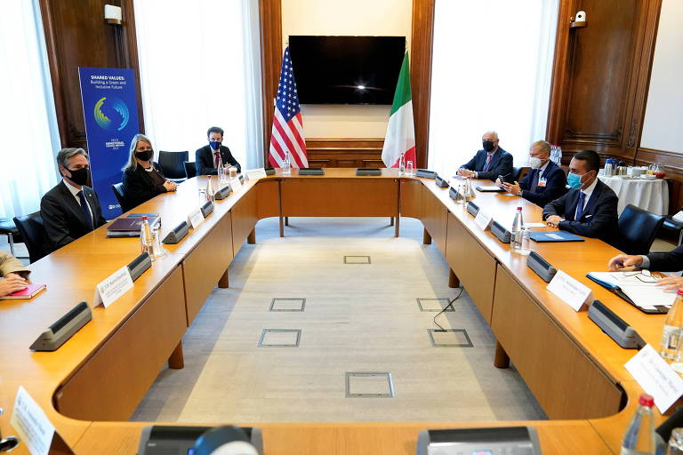 Encontro de secretários dos EUA e da Itália, em reunião da OCDE em Paris