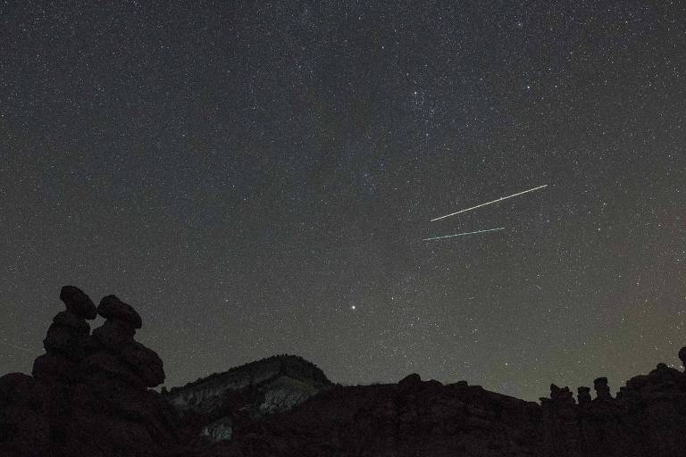 Meteoros observados a partir de Kratovo, na Macedônia do Norte