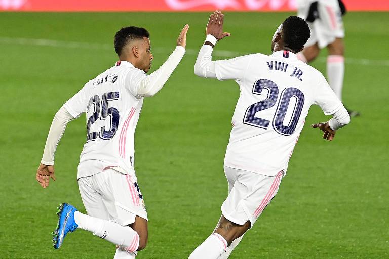 Rodrygo (à esq.) e Vinicius Junior comemoram gol do Real Madrid pelo Campeonato Espanhol