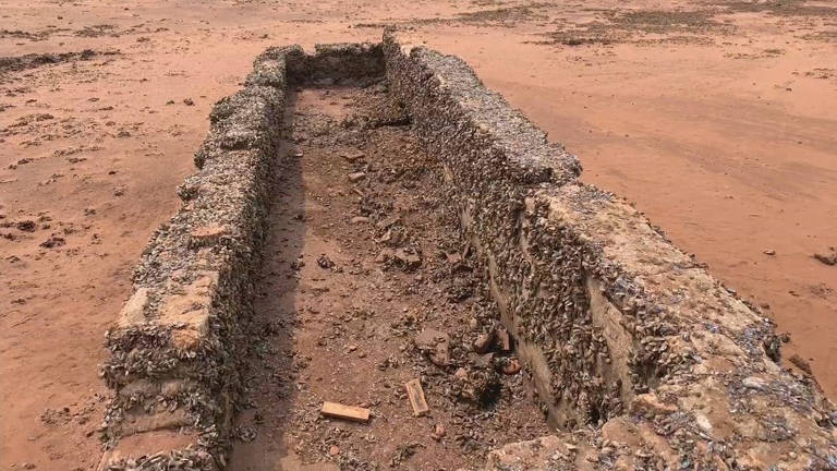 Parte de antiga serraria existente em Rubineia ressurgiu com a seca no rio Paraná