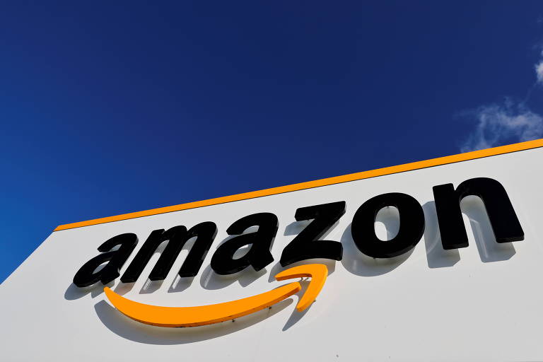 Logomarca da Amazon na fachada de prédio