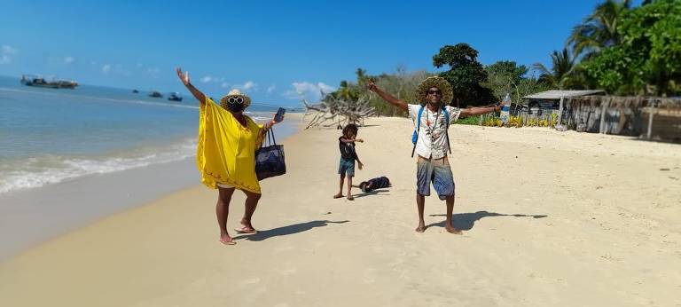 Durante sua viagem de Kombi, a família Barros explorou o litoral baiano