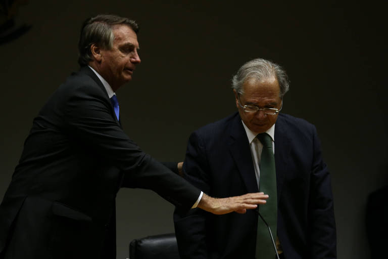 Presidente Jair Bolsonaro e o ministro da Economia Paulo Guedes durante coletiva de imprensa na tarde desta sexta (22), na sede do ministério 
