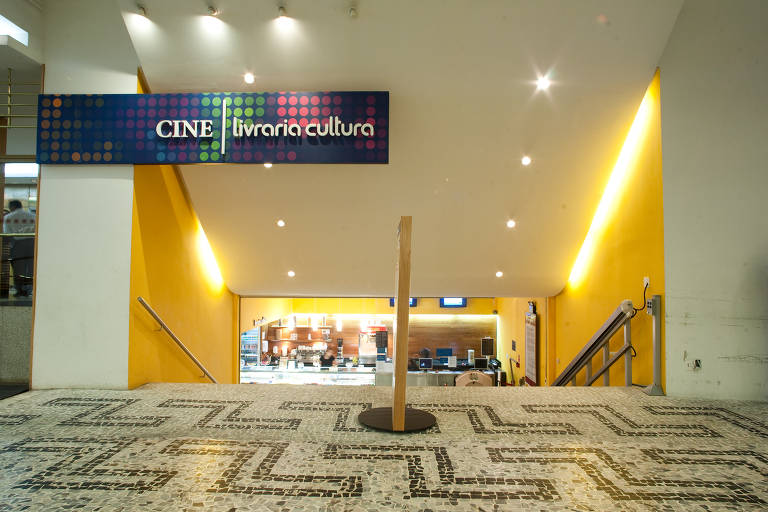 Entrada do cinema quando a patrocinadora era a Livraria Cultura