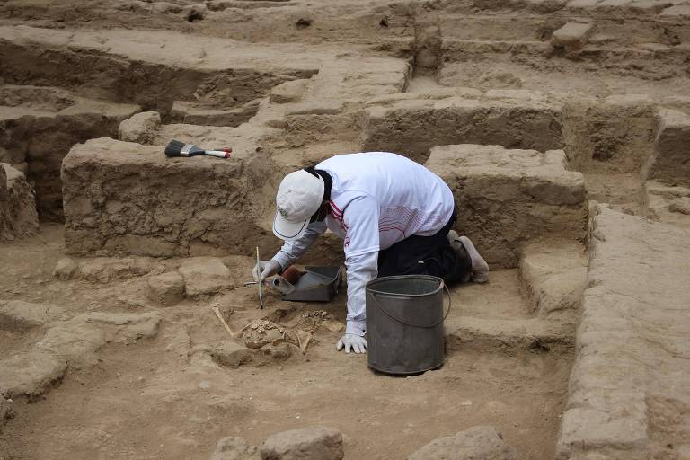 Restos mortais de 29 pessoas com mais de mil anos são encontrados no Peru