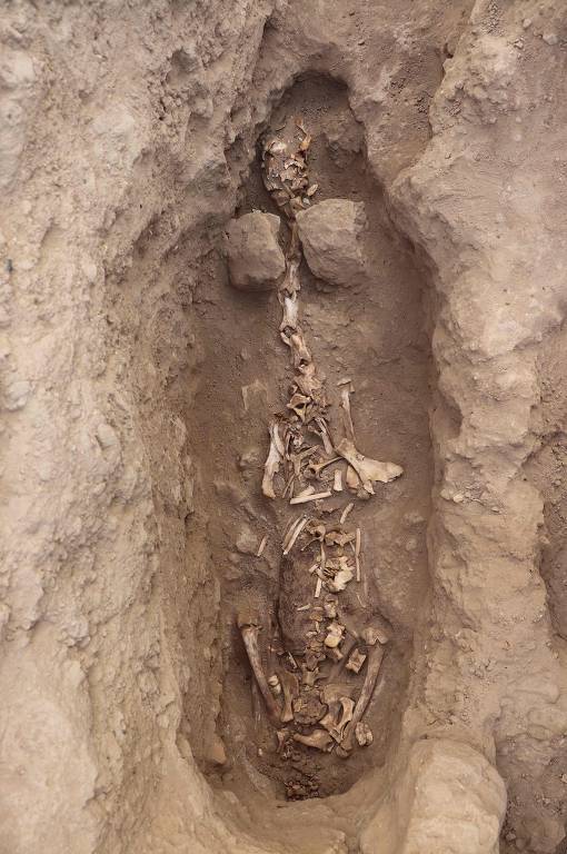 Restos mortais de 29 pessoas com mais de mil anos são encontrados no Peru