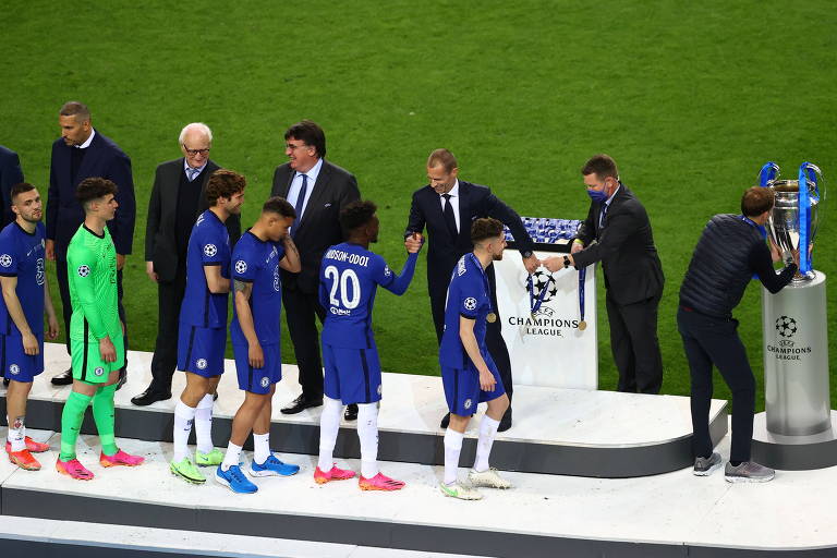 Campeão da última edição da Champions League, Chelsea consegue defender com cinco e atacar com vários jogadores quando recupera a bola