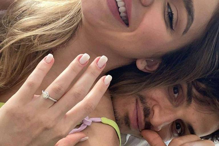 Irmã de Luan Santana anuncia noivado com jogador Raphael Veiga: 'Mil vezes sim'