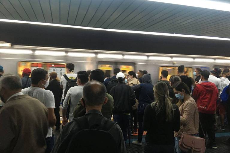 Fumaça em túnel faz metrô de SP interromper circulação de trens entre estações de SP