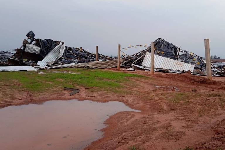 No Paraná, tempestades com vento de até 100 km/h danificam quase mil casas